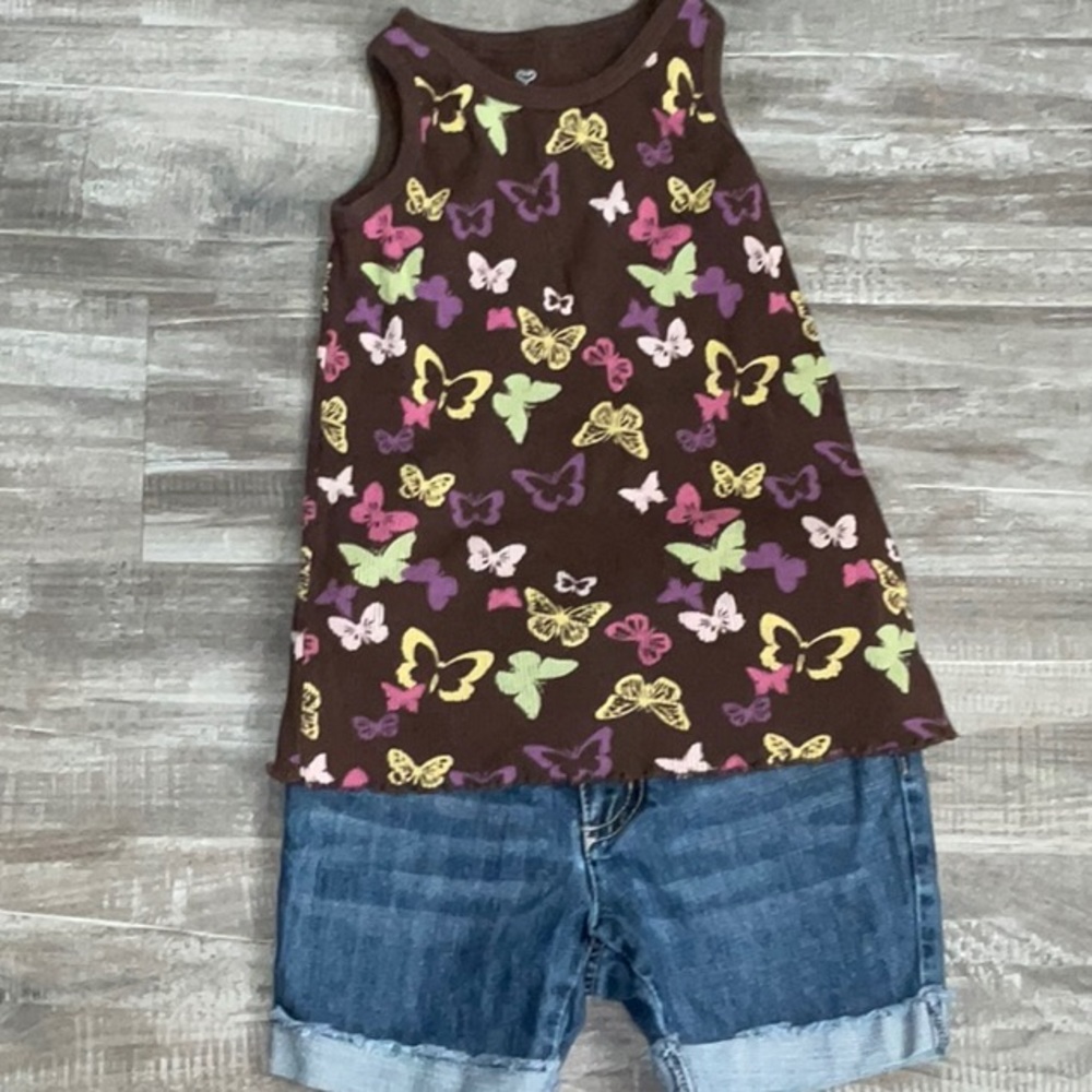 Girls 4t Cisco shorts and old navy top